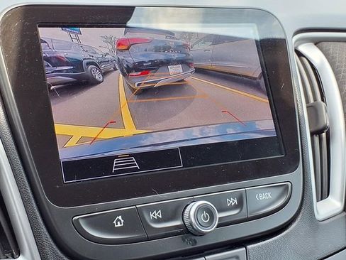 Used 2025 Chevrolet Malibu LT FWD image 8