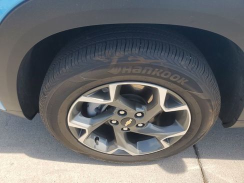 Used 2025 Chevrolet Trax LT w/ Driver Confidence Package image 11