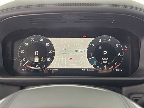 Used 2024 Land Rover Discovery Metropolitan Edition image 25