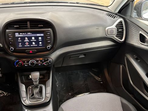 Used 2025 Kia Soul LX w/ LX Technology Package FWD image 33