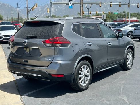 Used 2018 Nissan Rogue SV FWD image 4