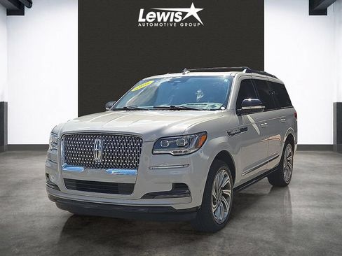 Used 2022 Lincoln Navigator Reserve AWD/4WD image 1