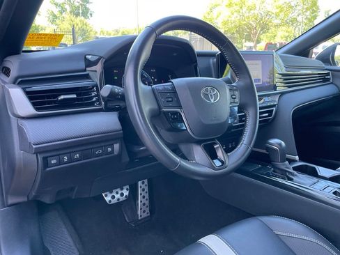 Used 2025 Toyota Camry SE FWD image 9