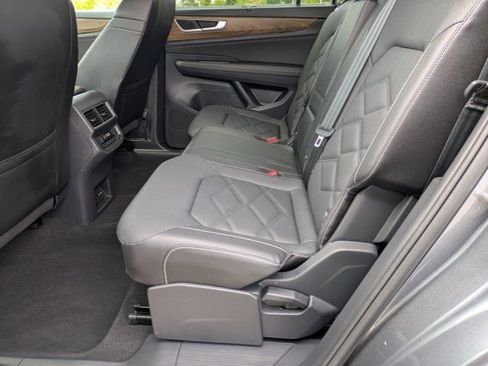 Used 2025 Volkswagen Atlas SE image 22