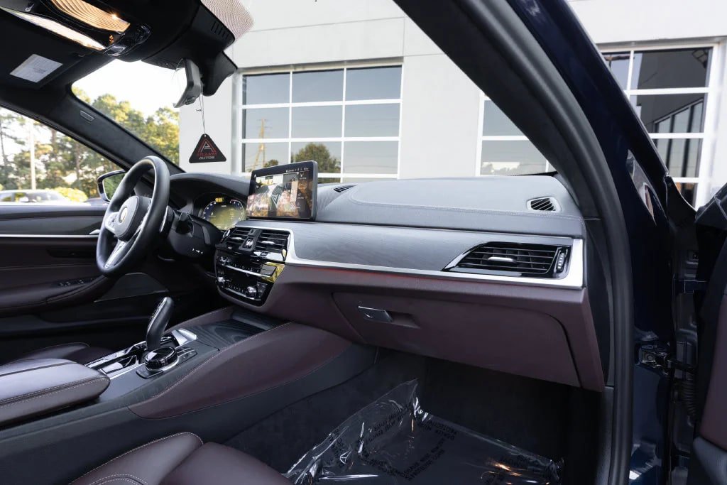 Used 2021 BMW M550i xDrive w/ Executive Package AWD/4WD image 32