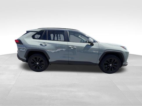 Used 2022 Toyota RAV4 XLE Premium AWD/4WD image 4