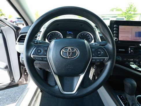 Used 2022 Toyota Camry LE FWD image 11