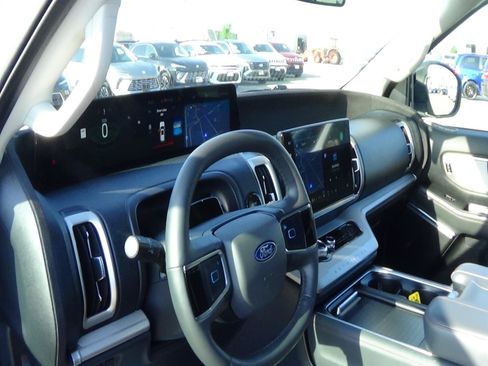 Used 2025 Ford Expedition Active AWD/4WD image 22