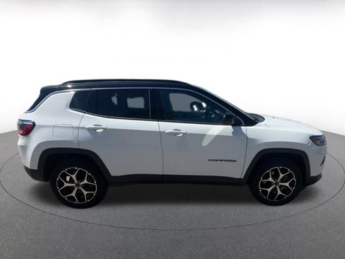 Used 2025 Jeep Compass Limited image 16