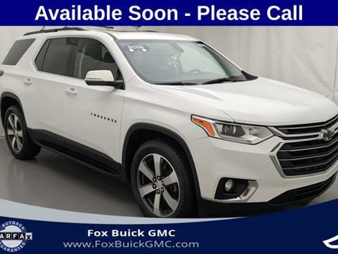 Used 2019 Chevrolet Traverse LT w/ LT Premium Package AWD/4WD image 3