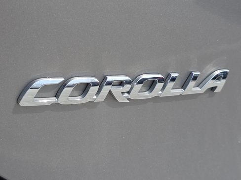 Used 2016 Toyota Corolla LE FWD image 7
