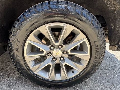 Used 2021 Chevrolet Silverado 1500 High Country image 47