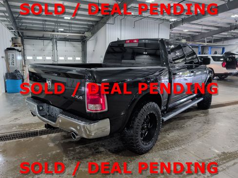 Used 2018 RAM 1500 Laramie w/ Convenience Group AWD/4WD image 3