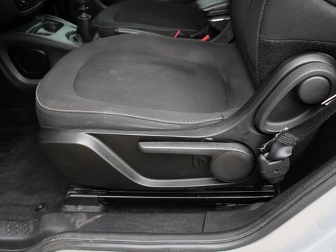 Used 2016 smart fortwo passion image 5