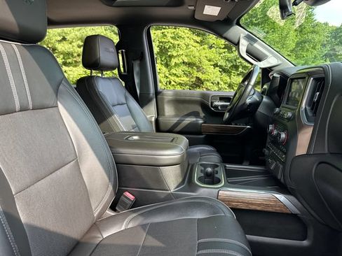 Used 2019 Chevrolet Silverado 1500 High Country w/ Technology Package AWD/4WD image 17