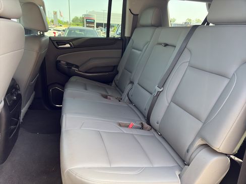 Used 2020 Chevrolet Suburban LT RWD image 17