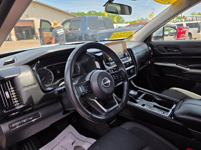 Used 2025 Nissan Pathfinder SV FWD image 24