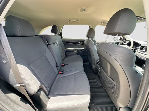 Used 2020 Kia Sorento LX FWD image 25