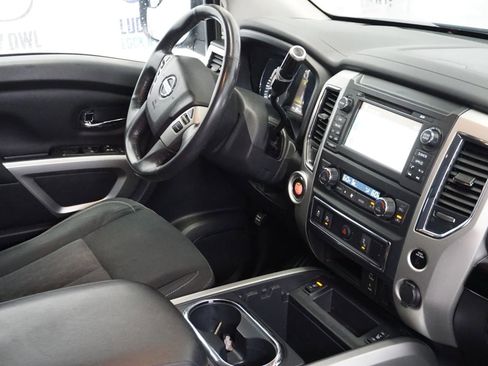 Used 2018 Nissan Titan SV w/ SV Convenience Package image 18