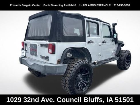 Used 2007 Jeep Wrangler Unlimited Sahara w/ Dual Top Group AWD/4WD image 7