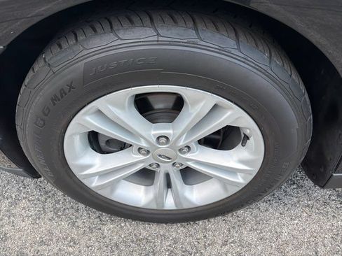Used 2015 Ford Taurus SE FWD image 21