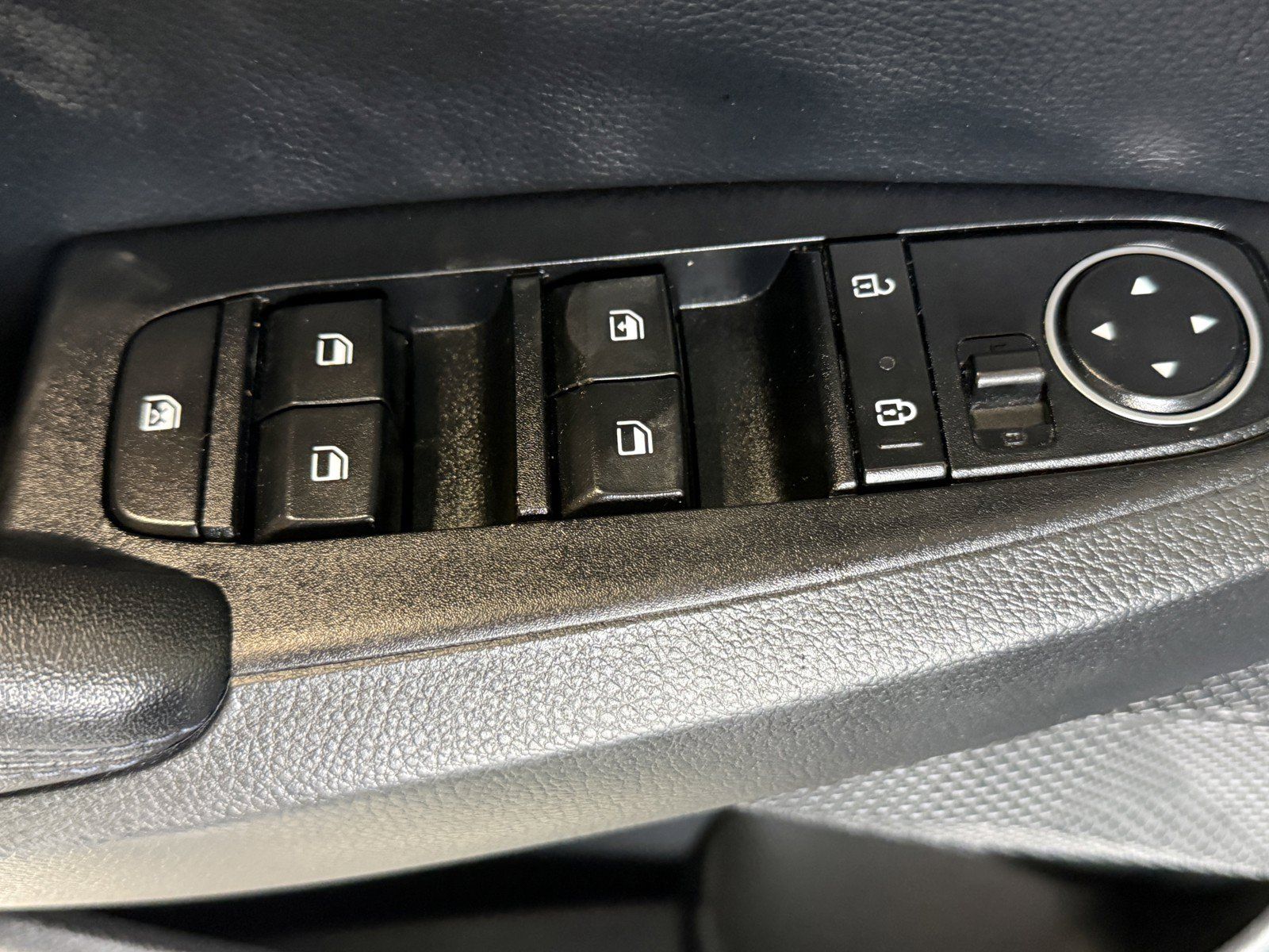 Used 2023 Kia Seltos S w/ Navigation Package FWD image 25