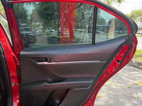 Used 2022 Toyota Camry SE w/ Convenience Package FWD image 18