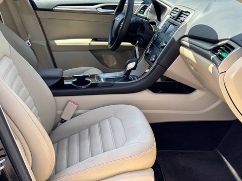 Used 2014 Ford Fusion SE FWD image 15
