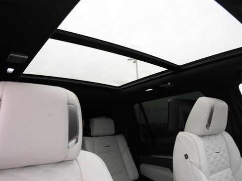 Certified 2025 Cadillac Escalade ESV Sport Platinum w/ LPO, ONYX Package image 27