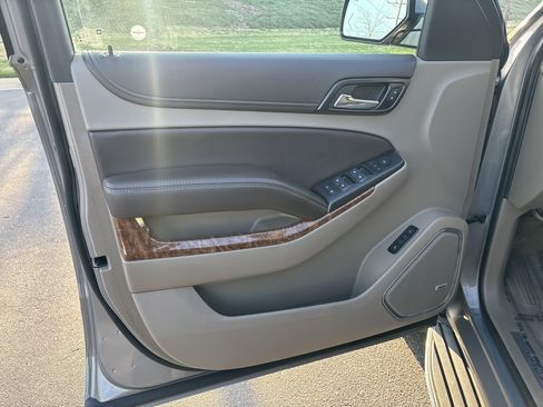 Used 2018 Chevrolet Suburban Premier image 14