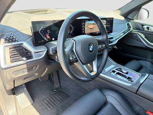 Used 2025 BMW X5 xDrive40i w/ Premium Package AWD/4WD image 9