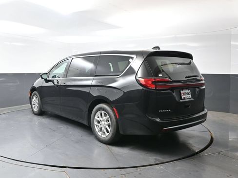 New 2027 Chrysler Pacifica Select FWD image 7