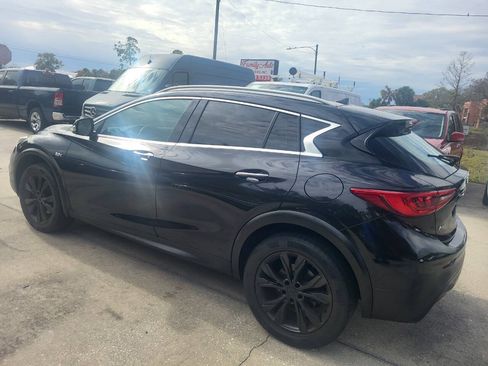 Used 2017 INFINITI QX30 AWD image 34
