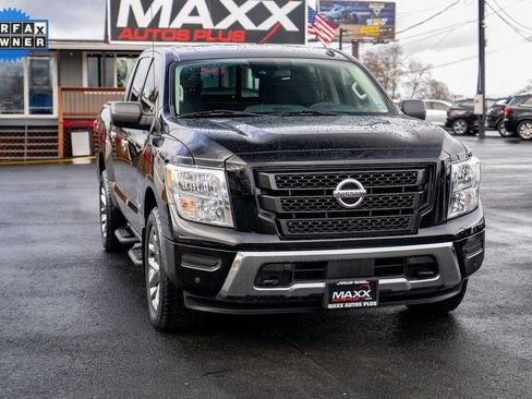 Used 2021 Nissan Titan SV w/ SV Convenience Package image 2