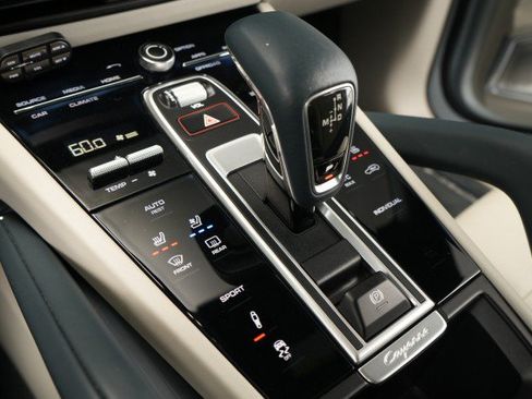 Used 2019 Porsche Cayenne Turbo AWD/4WD image 67