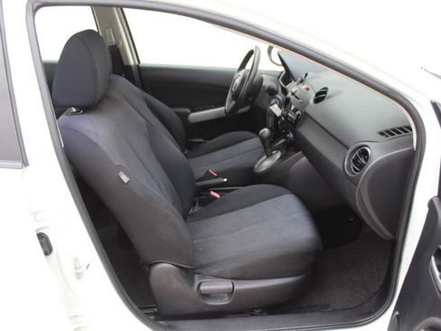 Used 2014 MAZDA MAZDA2 Sport image 32