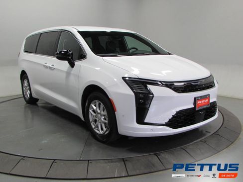 New 2027 Chrysler Pacifica Select FWD image 1
