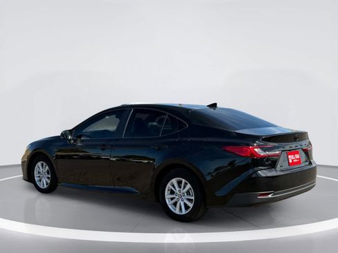 Used 2025 Toyota Camry LE FWD image 4
