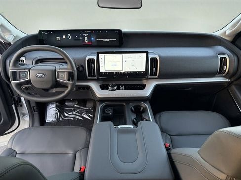 New 2026 Ford Expedition Active image 13