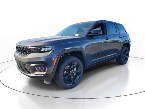 New 2025 Jeep Grand Cherokee Altitude image 4
