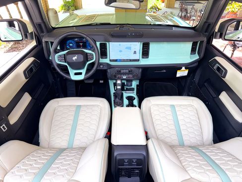 Used 2025 Ford Bronco Outer Banks AWD/4WD image 9