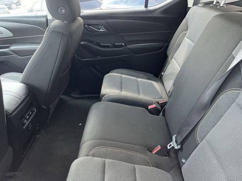 Used 2019 Chevrolet Traverse LS FWD image 4