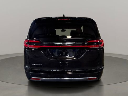Used 2025 Chrysler Pacifica Select FWD image 6