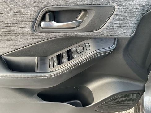 Used 2023 Nissan Rogue SV image 11