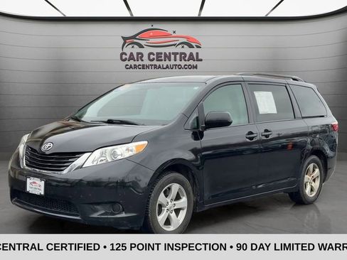 Used 2016 Toyota Sienna LE image 1