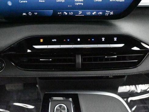 Used 2025 Buick Enclave Preferred AWD/4WD image 14