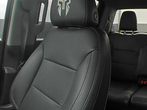 Used 2020 Chevrolet Silverado 1500 Custom w/ Custom Value Package AWD/4WD image 9