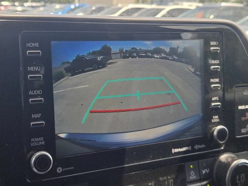 Used 2021 Toyota Highlander LE FWD image 35