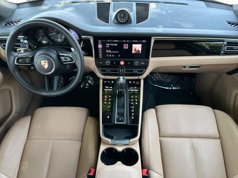 Certified 2025 Porsche Macan AWD/4WD image 6