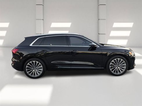Used 2019 Audi e-tron Prestige image 3